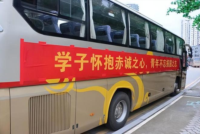 亲病重身亡男孩将其遗体火化后奔赴考场AG真人娱乐2021年高考前2天父(图8)