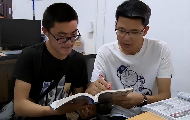 亲病重身亡男孩将其遗体火化后奔赴考场AG真人娱乐2021年高考前2天父(图15)