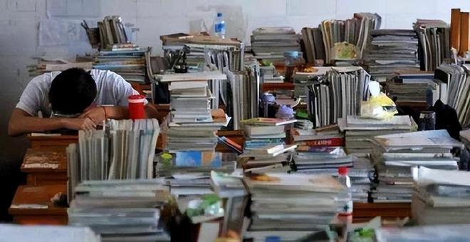 亲病重身亡男孩将其遗体火化后奔赴考场AG真人娱乐2021年高考前2天父(图17)