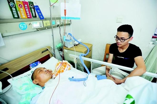 亲病重身亡男孩将其遗体火化后奔赴考场AG真人娱乐2021年高考前2天父(图19)