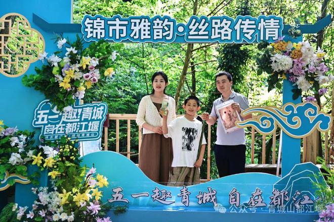 山都江堰太火爆NPC白娘子被求合影到宕机
