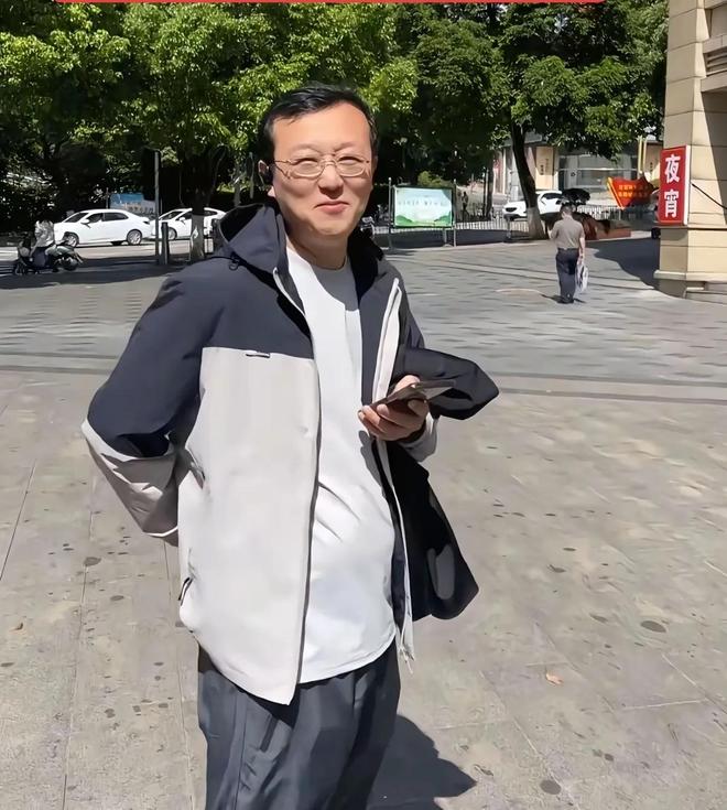 就担心三姐妹会分红不均看哈妈霸气回复AG真人旗舰厅登录瑾汐还没带货网友(图3)